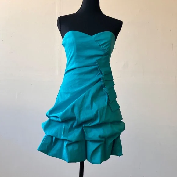 Sky blue sleeveless, baby doll dress - Picture 2 of 10